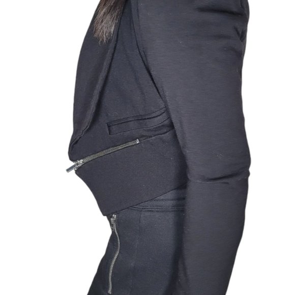 BCBG Cropped black blazer with zipper detailing. - Picture 5 of 11